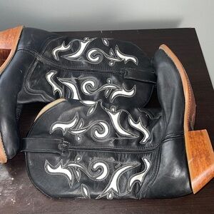 Durango black leather cowboy boot with white embroidered swirl design 8